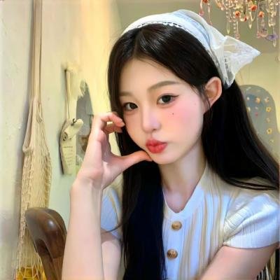 一匹马奔跑,一匹马跳跃